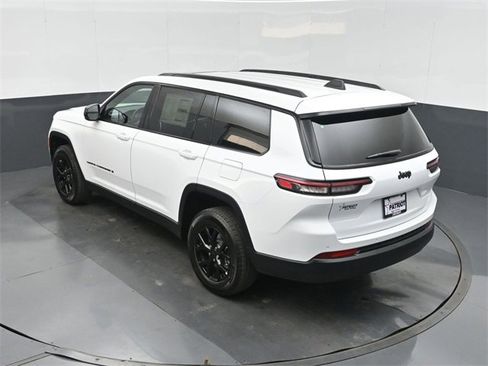 New 2025 Jeep Grand Cherokee L Altitude image 35