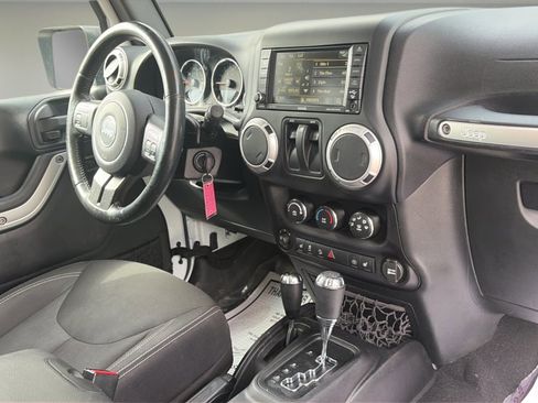 Used 2016 Jeep Wrangler Sahara w/ Dual Top Group AWD/4WD image 10