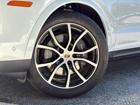 Certified 2026 Porsche Cayenne image 6