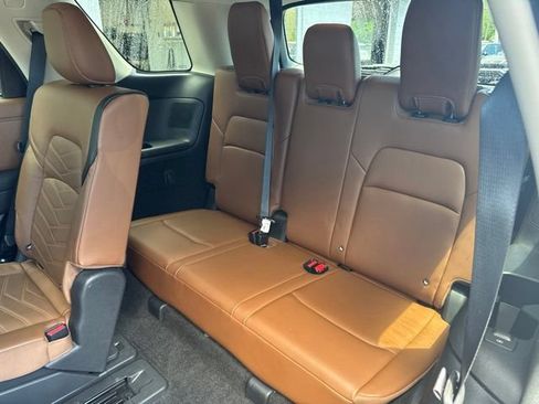 Used 2024 Nissan Pathfinder Platinum AWD/4WD image 20