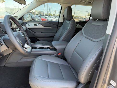 New 2025 Ford Explorer Active w/ Active Comfort Package image 43