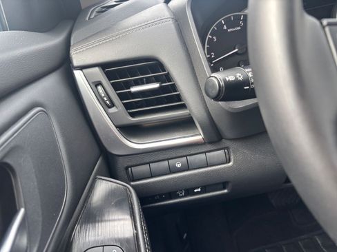 Used 2025 Nissan Rogue SV image 36