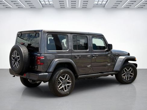 Used 2025 Jeep Wrangler Unlimited Sahara AWD/4WD image 5