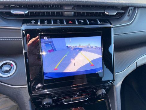 Used 2024 Jeep Grand Cherokee L Laredo image 19