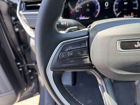 New 2025 Jeep Grand Cherokee Altitude image 13