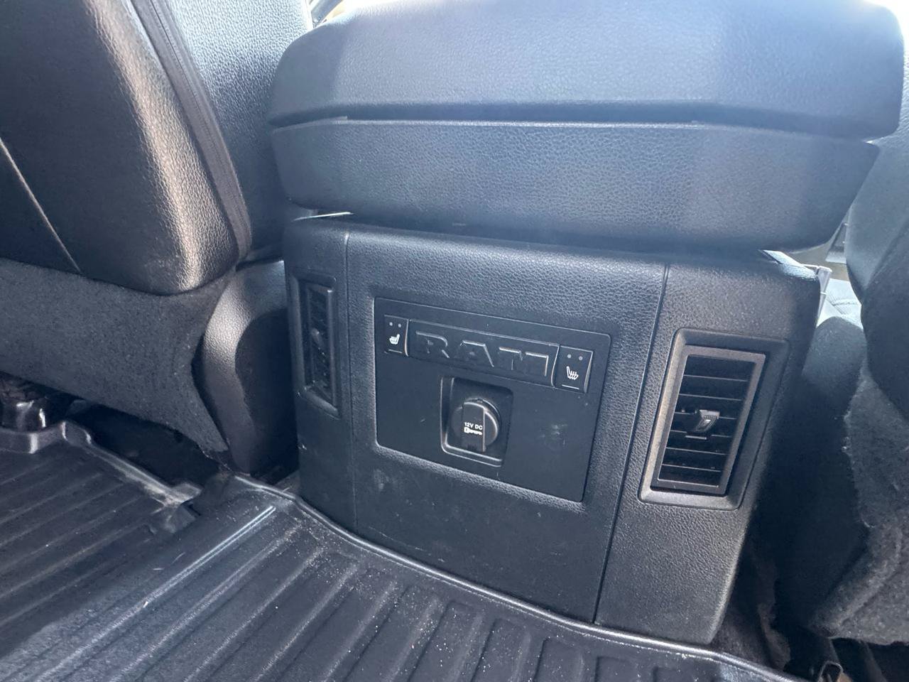 Used 2016 RAM 2500 Laramie w/ Sport Appearance Group AWD/4WD image 32