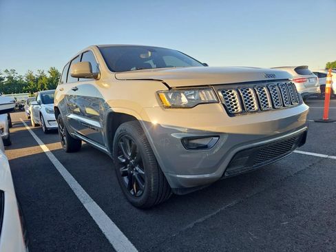 Used 2020 Jeep Grand Cherokee Altitude AWD/4WD image 3