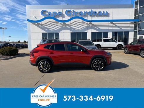 Used 2024 Chevrolet Trax RS w/ Sunroof Package image 1