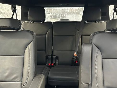 Used 2024 Chevrolet Suburban Z71 w/ Luxury Package image 30