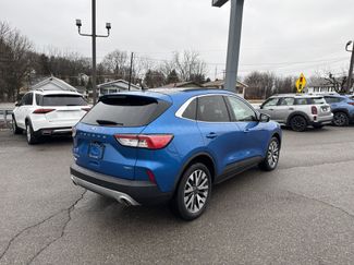 Used 2020 Ford Escape Titanium video 3