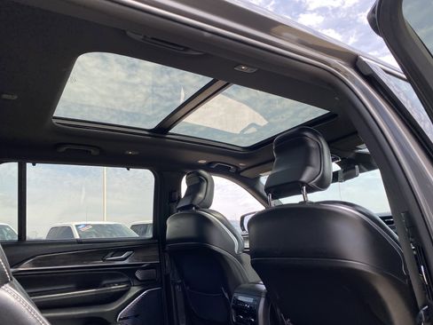 Used 2022 Jeep Grand Cherokee L Overland w/ Luxury Tech Group IV image 14