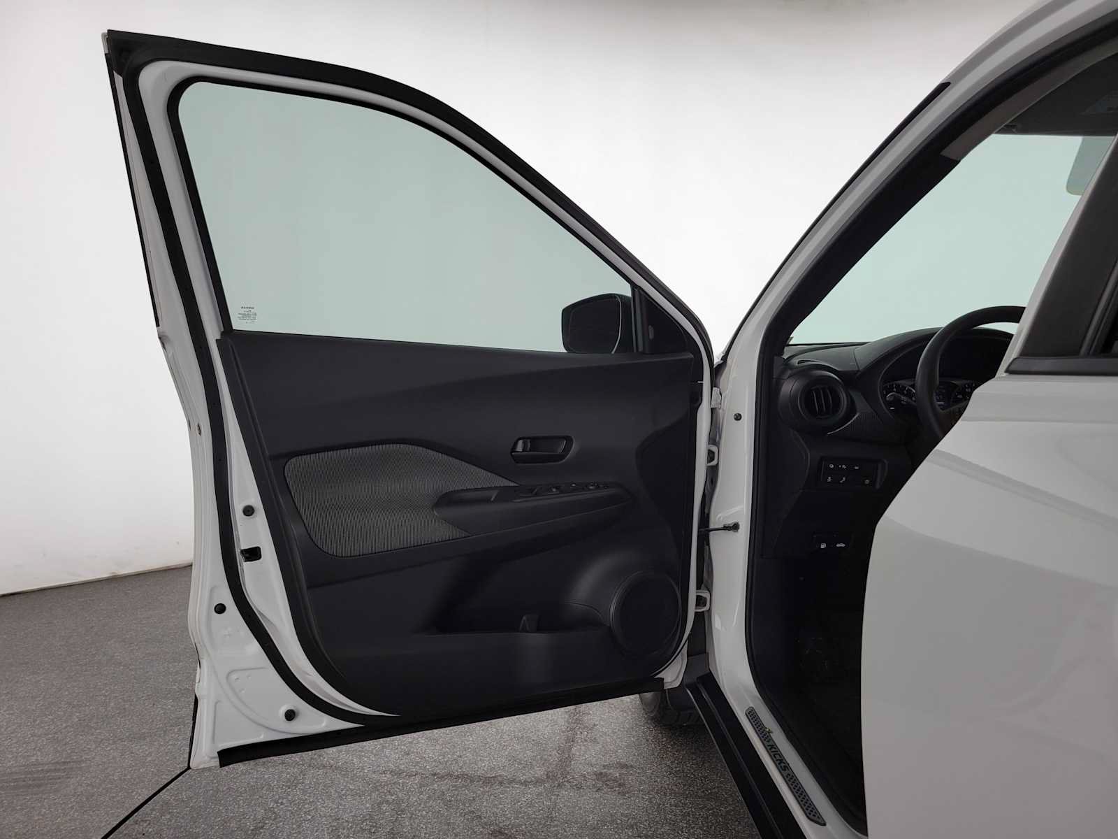 Used 2020 Nissan Kicks S FWD image 18