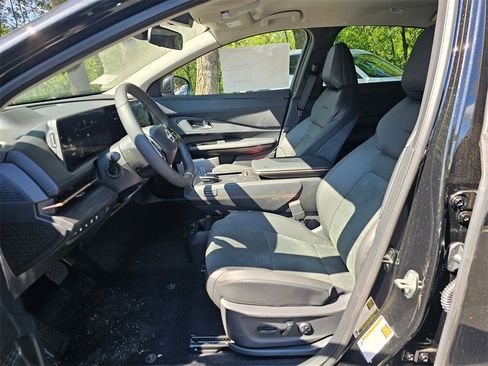 New 2025 Nissan Ariya AWD image 19