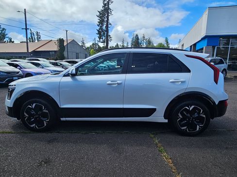 Used 2023 Kia Niro Wind w/ Wind Preserve Package FWD image 2