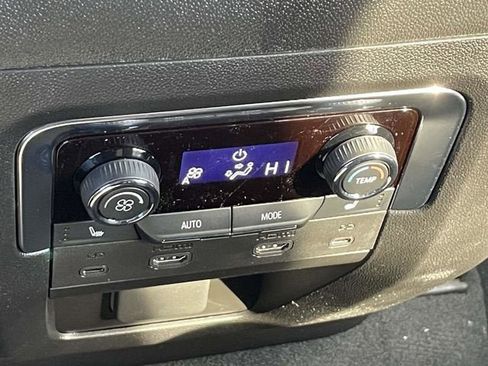 New 2026 Chevrolet Suburban Premier image 21