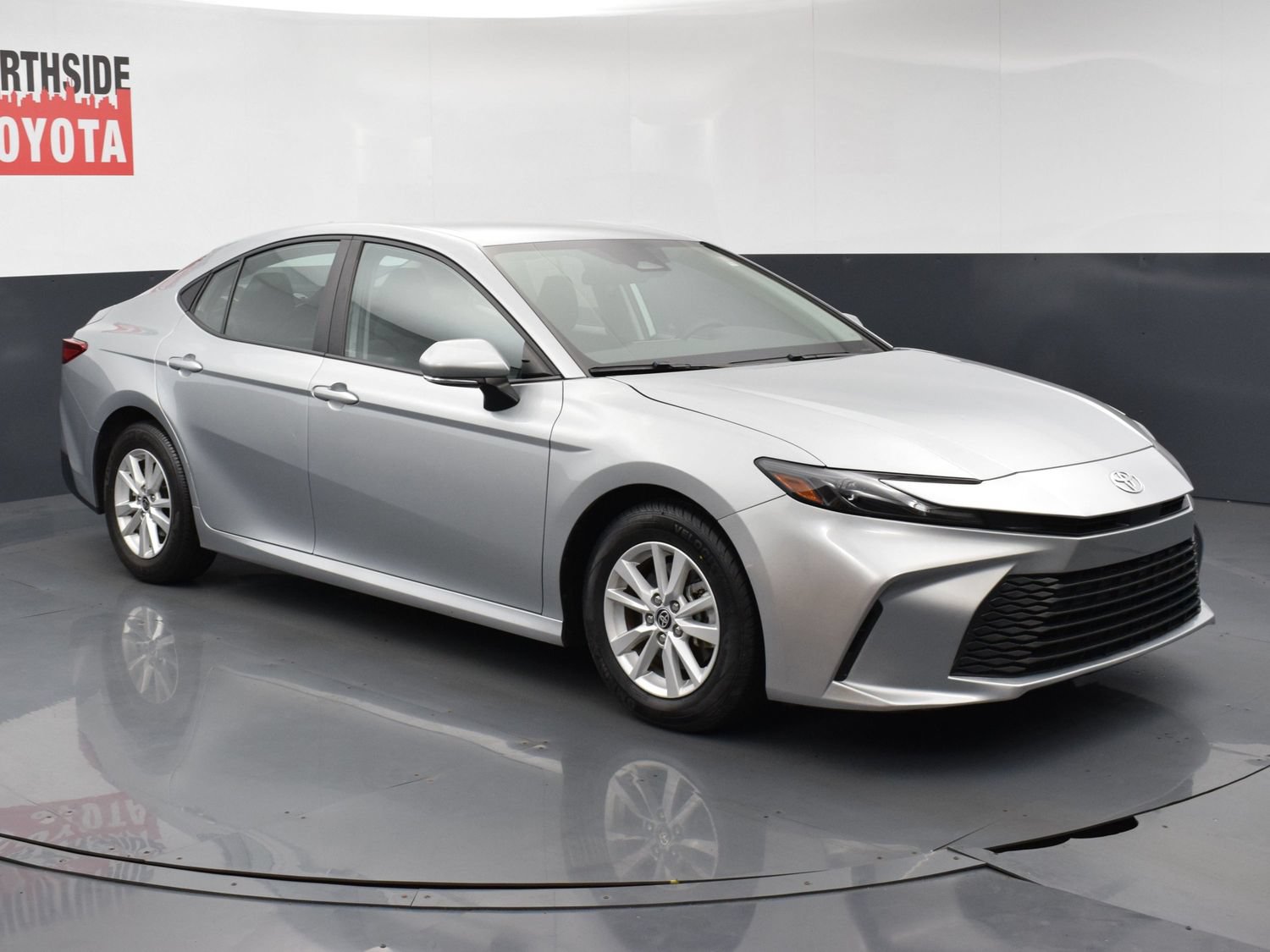 Used 2025 Toyota Camry LE FWD image 6