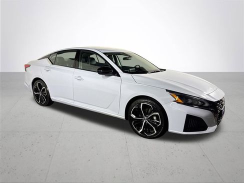 Used 2023 Nissan Altima 2.5 SR image 4