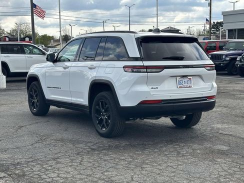 Used 2024 Jeep Grand Cherokee Altitude AWD/4WD image 6