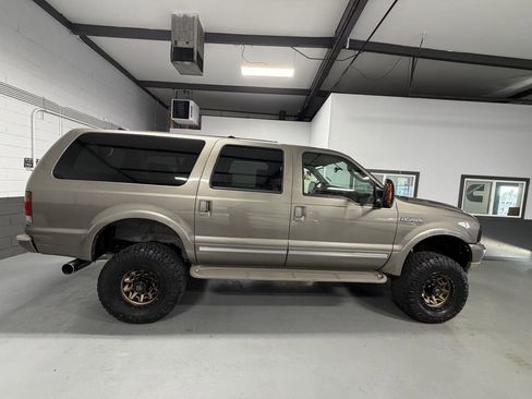 Used 2004 Ford Excursion Limited AWD/4WD image 4
