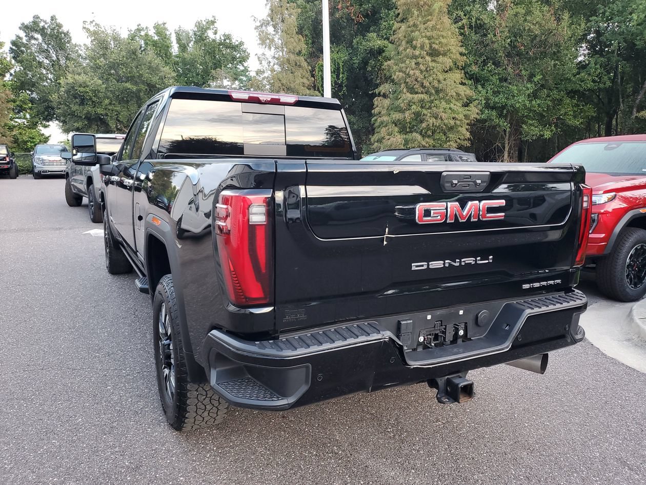Used 2025 GMC Sierra 2500 Denali w/ Denali Reserve Package AWD/4WD image 3