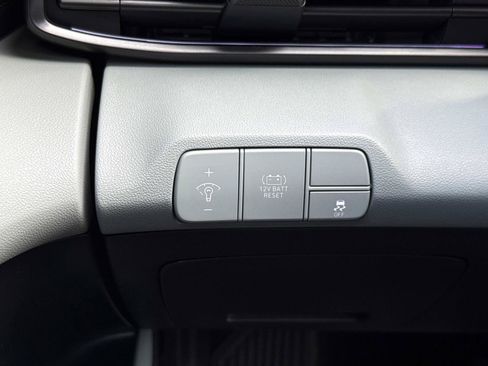 Certified 2025 Hyundai Elantra Limited w/ Cargo Package FWD image 14