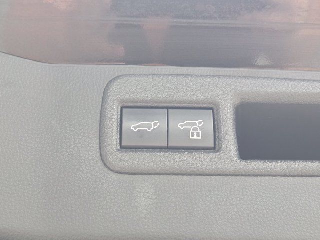 Used 2023 Toyota Venza XLE AWD/4WD image 32