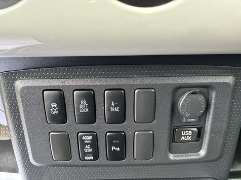 Used 2014 Toyota FJ Cruiser 4WD w/ Upgrade Package image 24