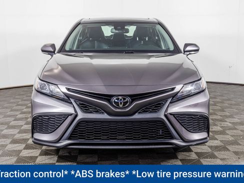 Used 2022 Toyota Camry SE w/ Cold Weather Package FWD image 10