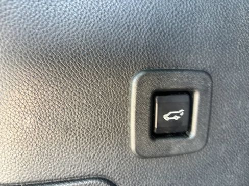Used 2017 Ford Expedition Platinum RWD image 18