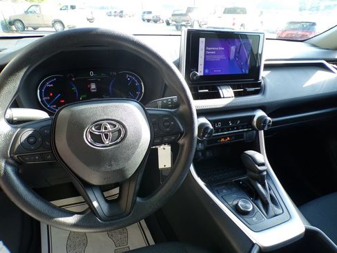 Used 2024 Toyota RAV4 LE AWD/4WD image 10