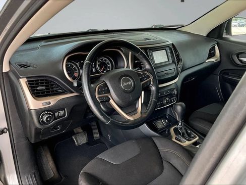 Used 2015 Jeep Cherokee Latitude FWD image 14