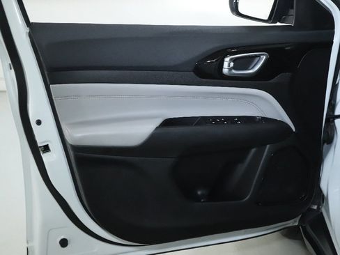 Used 2025 Jeep Compass Limited AWD/4WD image 15