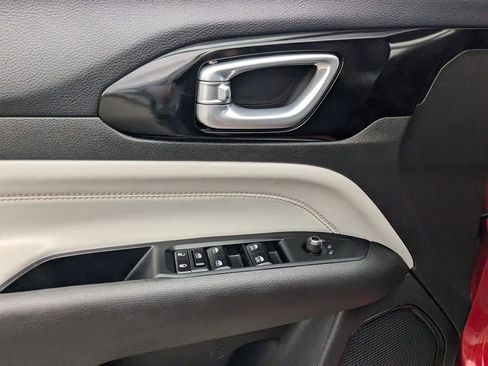 Used 2025 Jeep Compass Limited image 16