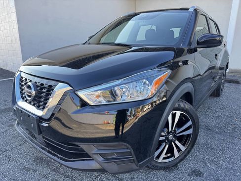 Used 2020 Nissan Kicks SV image 1