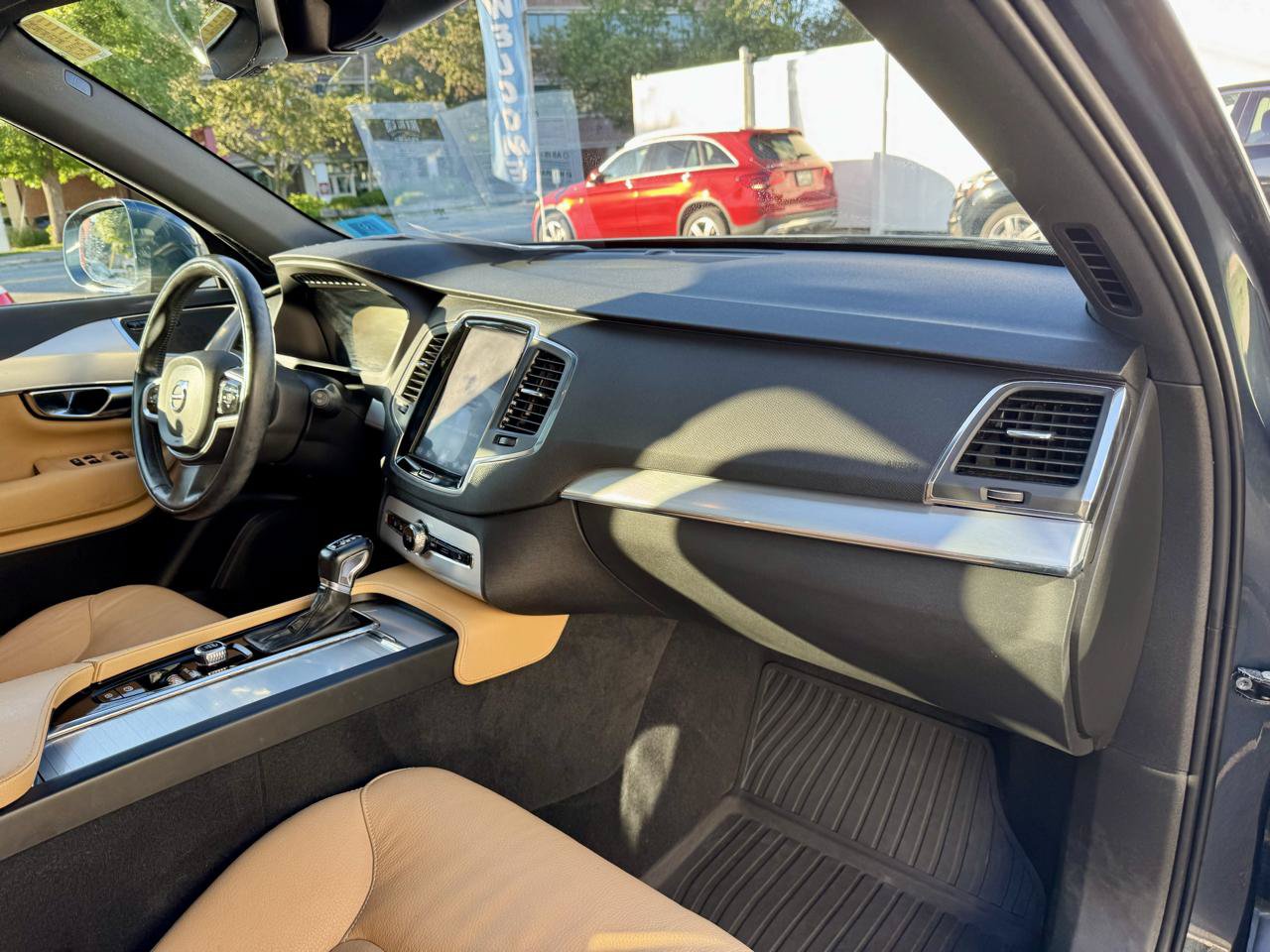 Used 2018 Volvo XC90 T5 Momentum w/ Convenience Package AWD/4WD image 29