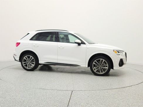 Used 2025 Audi Q3 2.0T Premium w/ Convenience Package AWD/4WD image 4
