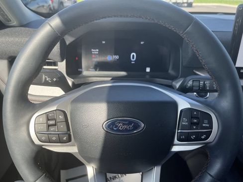 Used 2025 Ford Explorer Active w/ Active Comfort Package AWD/4WD image 14