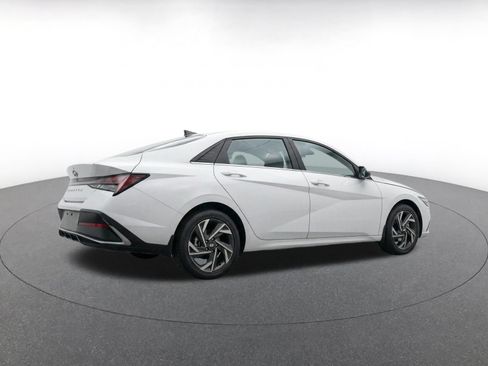 Used 2025 Hyundai Elantra SEL FWD image 9