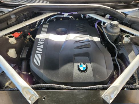 Used 2024 BMW X7 xDrive40i w/ M Sport Package image 32