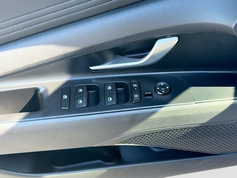 Certified 2025 Hyundai Elantra SEL FWD image 18