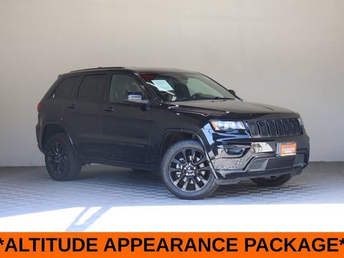Used 2021 Jeep Grand Cherokee Laredo X AWD/4WD image 2