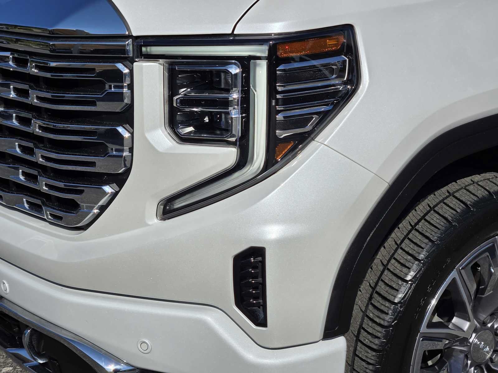 Certified 2024 GMC Sierra 1500 Denali AWD/4WD image 9