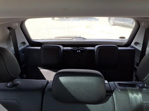 Used 2018 Volkswagen Tiguan SE w/ Panoramic Sunroof Package image 18