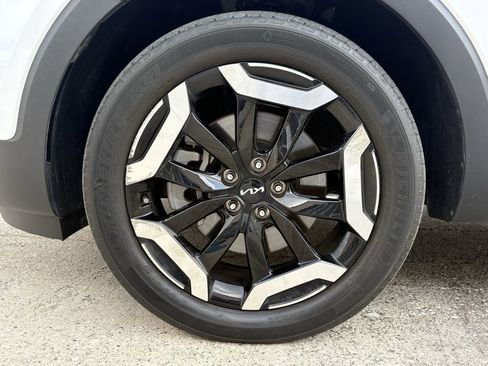 Used 2023 Kia Telluride EX w/ EX Captain's Chair Package AWD/4WD image 9