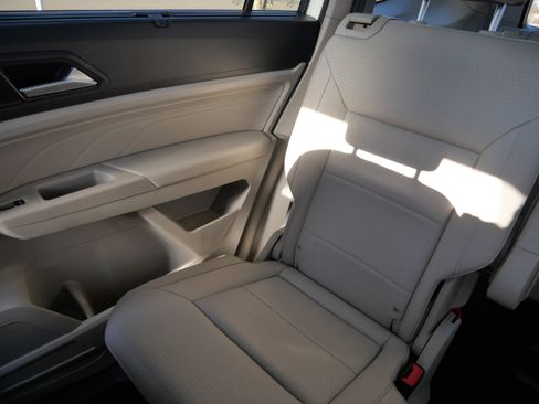 Certified 2023 Volkswagen Atlas SE w/ Black Wheel Package image 12