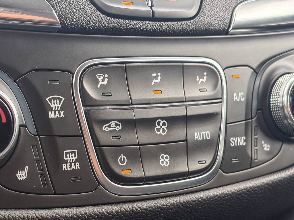 Used 2024 Chevrolet Equinox LT AWD/4WD image 23