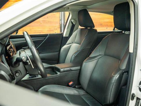 Used 2023 Lexus ES 300h w/ Premium Package FWD image 9