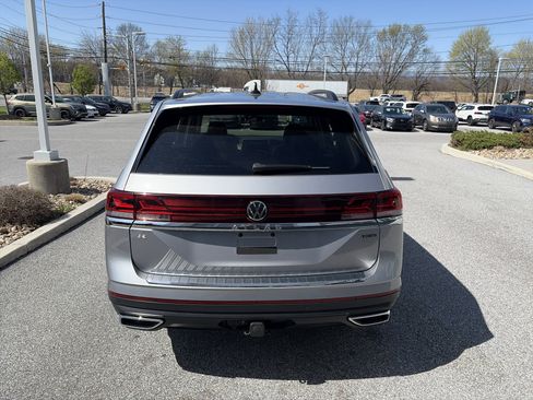 Certified 2024 Volkswagen Atlas SE image 5