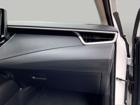 Used 2025 Toyota Corolla LE FWD image 18