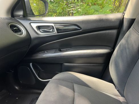 Used 2019 Nissan Pathfinder SV AWD/4WD image 9